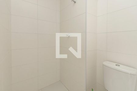 Banheiro de apartamento para alugar com 1 quarto, 27m² em Jardim Caravelas, São Paulo