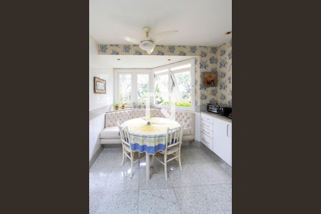 Casa de condomínio à venda com 1415m², 5 quartos e 6 vagas