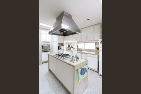 Casa de condomínio à venda com 1415m², 5 quartos e 6 vagas