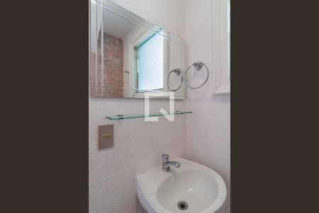 Casa à venda com 220m², 3 quartos e 4 vagasBanheiro de Serviço