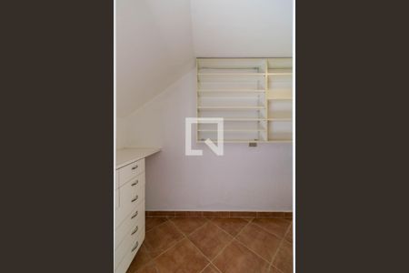 Casa à venda com 220m², 3 quartos e 4 vagasQuarto de Serviço