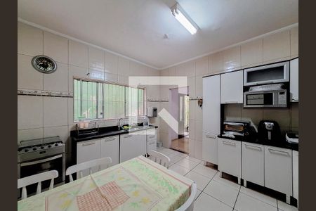 Casa à venda com 140m², 4 quartos e 3 vagas Casa à venda com 140m², 4 quartos e 3 vagasCozinha