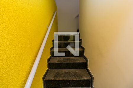 Casa de condomínio para alugar com 110m², 2 quartos e 1 vaga Casa de condomínio para alugar com 110m², 2 quartos e 1 vagaEscada