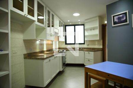 Apartamento à venda com 124m², 4 quartos e 2 vagasCozinha 