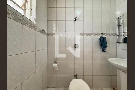 Casa à venda com 164m², 3 quartos e 3 vagas Casa à venda com 164m², 3 quartos e 3 vagasBanheiro