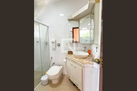 Casa para alugar com 303m², 4 quartos e 5 vagas Casa para alugar com 303m², 4 quartos e 5 vagasBanheiro da Suíte 1