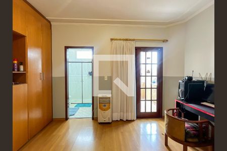 Casa para alugar com 303m², 4 quartos e 5 vagas Casa para alugar com 303m², 4 quartos e 5 vagasSuíte 3