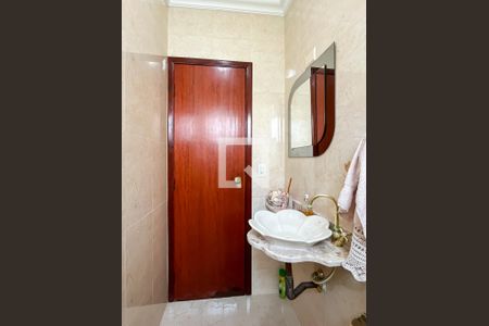 Casa para alugar com 303m², 4 quartos e 5 vagas Casa para alugar com 303m², 4 quartos e 5 vagasLavabo