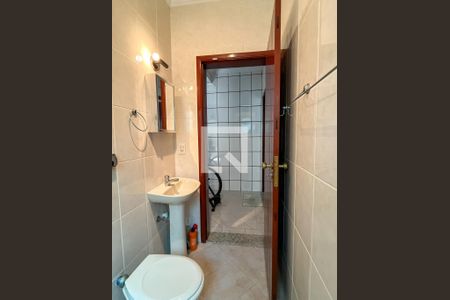 Casa para alugar com 303m², 4 quartos e 5 vagas Casa para alugar com 303m², 4 quartos e 5 vagasBanheiro de serviço