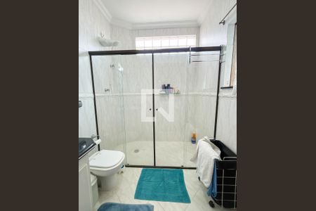 Casa para alugar com 303m², 4 quartos e 5 vagas Casa para alugar com 303m², 4 quartos e 5 vagasBanheiro da Suíte 3