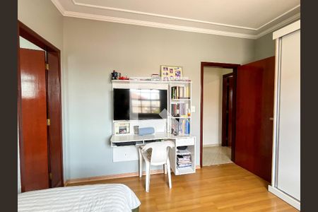 Casa para alugar com 303m², 4 quartos e 5 vagas Casa para alugar com 303m², 4 quartos e 5 vagasSuíte 2