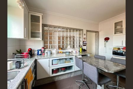 Casa para alugar com 303m², 4 quartos e 5 vagas Casa para alugar com 303m², 4 quartos e 5 vagasCozinha