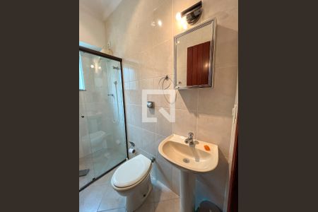 Casa para alugar com 303m², 4 quartos e 5 vagas Casa para alugar com 303m², 4 quartos e 5 vagasBanheiro de serviço