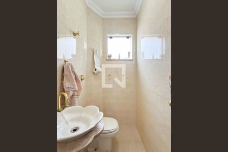 Casa para alugar com 303m², 4 quartos e 5 vagas Casa para alugar com 303m², 4 quartos e 5 vagasLavabo