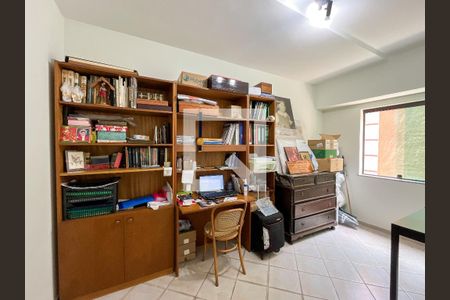 Casa para alugar com 303m², 4 quartos e 5 vagas Casa para alugar com 303m², 4 quartos e 5 vagasQuarto de Serviço