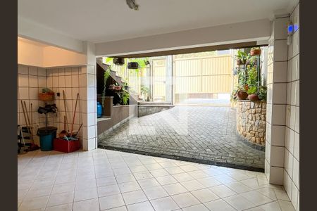 Casa para alugar com 303m², 4 quartos e 5 vagas Casa para alugar com 303m², 4 quartos e 5 vagasGaragem