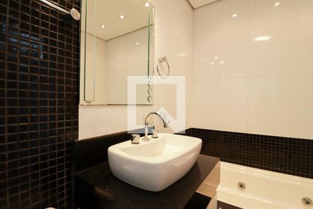 Apartamento à venda com 135m², 3 quartos e 4 vagasBanheiro da Suíte 1