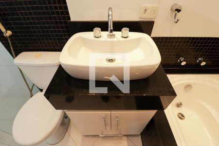 Apartamento à venda com 135m², 3 quartos e 4 vagasBanheiro da Suíte 1