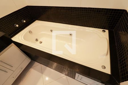 Apartamento à venda com 135m², 3 quartos e 4 vagasBanheiro da Suíte 1