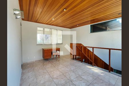 Casa de condomínio à venda com 150m², 4 quartos e 2 vagasHall social