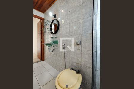 Casa de condomínio à venda com 150m², 4 quartos e 2 vagasBanheiro da Suíte