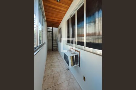 Casa de condomínio à venda com 150m², 4 quartos e 2 vagasCorredor