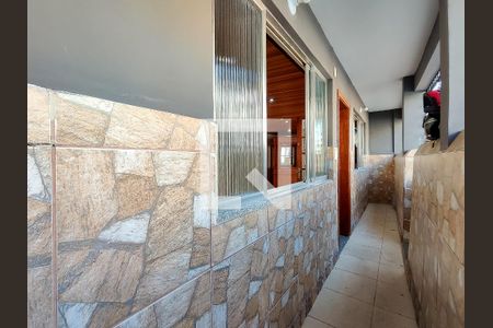 Casa de condomínio à venda com 150m², 4 quartos e 2 vagasCorredor