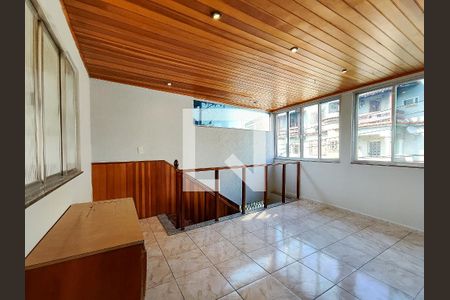 Casa de condomínio à venda com 150m², 4 quartos e 2 vagasHall social