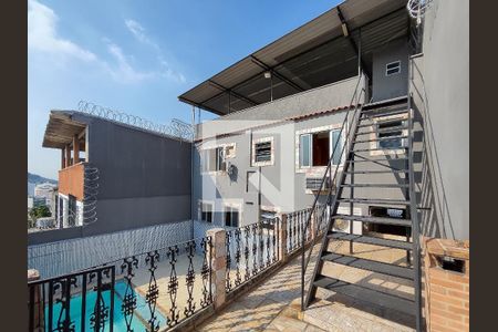 Casa de condomínio à venda com 150m², 4 quartos e 2 vagasQuintal