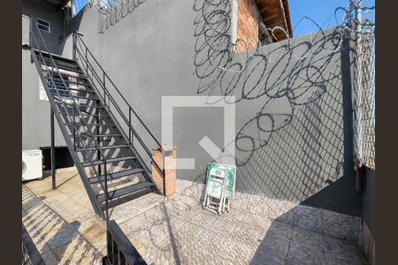 Casa de condomínio à venda com 150m², 4 quartos e 2 vagasQuintal