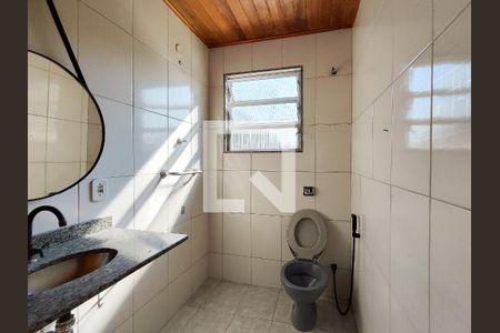 Casa de condomínio à venda com 150m², 4 quartos e 2 vagasBanheiro Corredor