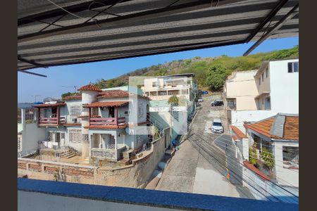 Casa de condomínio à venda com 150m², 4 quartos e 2 vagasVista