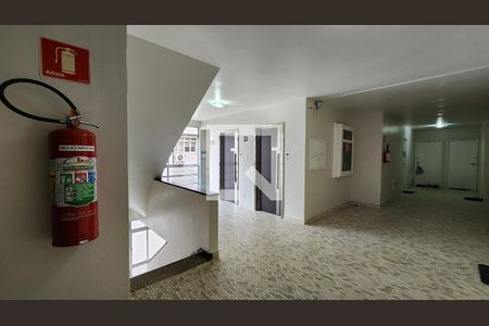 Apartamento para alugar com 25m², 1 quarto e sem vaga Apartamento para alugar com 25m², 1 quarto e sem vagaEscada