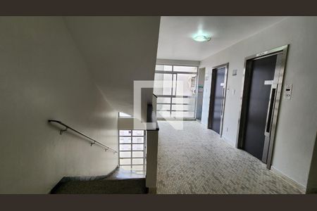 Apartamento para alugar com 25m², 1 quarto e sem vaga Apartamento para alugar com 25m², 1 quarto e sem vagaEscada