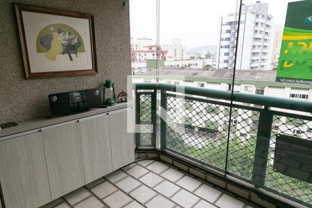 Apartamento à venda com 77m², 2 quartos e 1 vagaVaranda