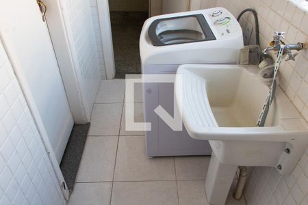 Apartamento à venda com 119m², 4 quartos e sem vagaÁREA DE SERVIÇO