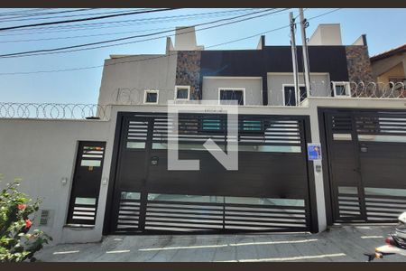 Casa à venda com 76m², 2 quartos e 1 vaga Casa à venda com 76m², 2 quartos e 1 vagaFachada