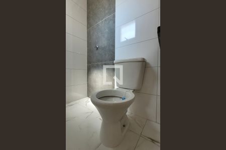 Casa à venda com 76m², 2 quartos e 1 vaga Casa à venda com 76m², 2 quartos e 1 vagaBanheiro da suíte