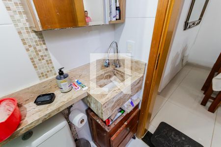 Banheiro de apartamento à venda com 2 quartos, 50m² em Parque das Nações, Santo André