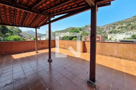 Apartamento para alugar com 230m², 4 quartos e sem vaga Apartamento para alugar com 230m², 4 quartos e sem vagaCobertura
