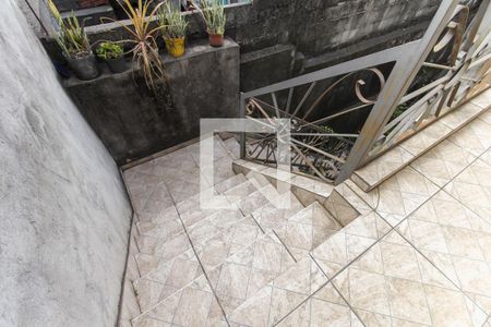 Casa à venda com 120m², 3 quartos e 2 vagas Casa à venda com 120m², 3 quartos e 2 vagasEscada Churrasqueira