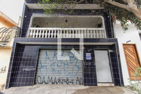 Casa à venda com 120m², 3 quartos e 2 vagas Casa à venda com 120m², 3 quartos e 2 vagasFachada