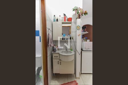 Casa à venda com 120m², 3 quartos e 2 vagas Casa à venda com 120m², 3 quartos e 2 vagasBanheiro