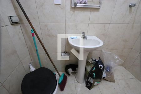 Casa à venda com 170m², 3 quartos e 2 vagasBanheiro Área externa