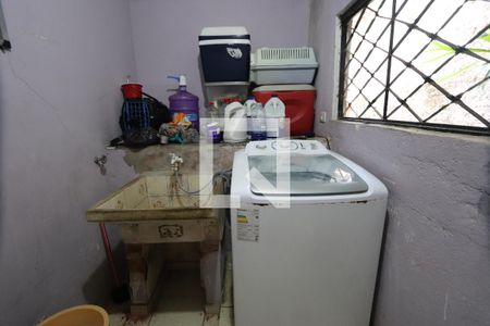 Casa à venda com 170m², 3 quartos e 2 vagasLavanderia