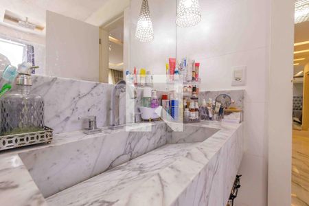 Apartamento à venda com 261m², 3 quartos e 3 vagas Apartamento à venda com 261m², 3 quartos e 3 vagasBanheiro da Suíte 1