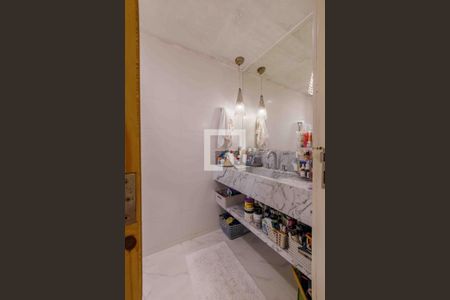 Apartamento à venda com 261m², 3 quartos e 3 vagas Apartamento à venda com 261m², 3 quartos e 3 vagasBanheiro da Suíte 1