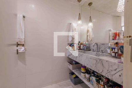 Apartamento à venda com 261m², 3 quartos e 3 vagas Apartamento à venda com 261m², 3 quartos e 3 vagasBanheiro da Suíte 1