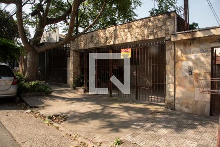 Casa à venda com 250m², 4 quartos e 3 vagasFachada