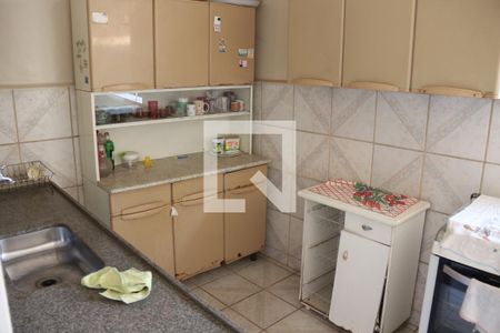 Casa à venda com 360m², 3 quartos e 2 vagasCozinha e Área de Serviço